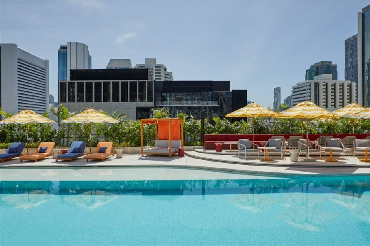 The Standard, Bangkok Mahanakhon מראה חיצוני תמונה The rooftop pool at the hotel