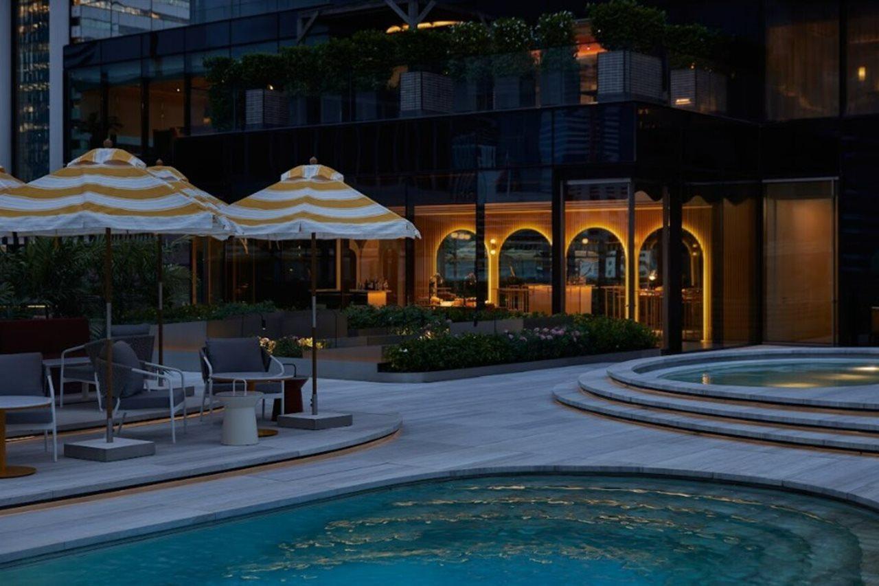 The Standard, Bangkok Mahanakhon מראה חיצוני תמונה The swimming pool at the hotel