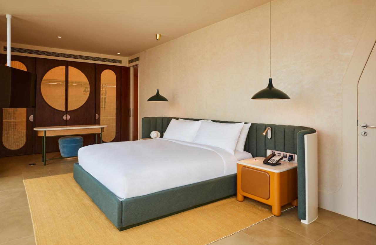 The Standard, Bangkok Mahanakhon מראה חיצוני תמונה A bedroom at the hotel